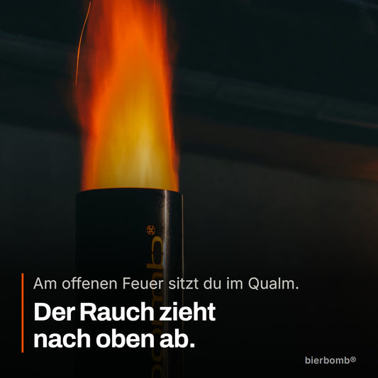 Flamme schlägt aus dem Edelstahlschornstein der bierbomb® – der Rauch zieht nach oben ab statt in die Runde