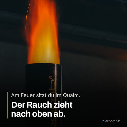 Flamme schlägt aus dem Edelstahlschornstein der bierbomb® – der Rauch zieht nach oben ab