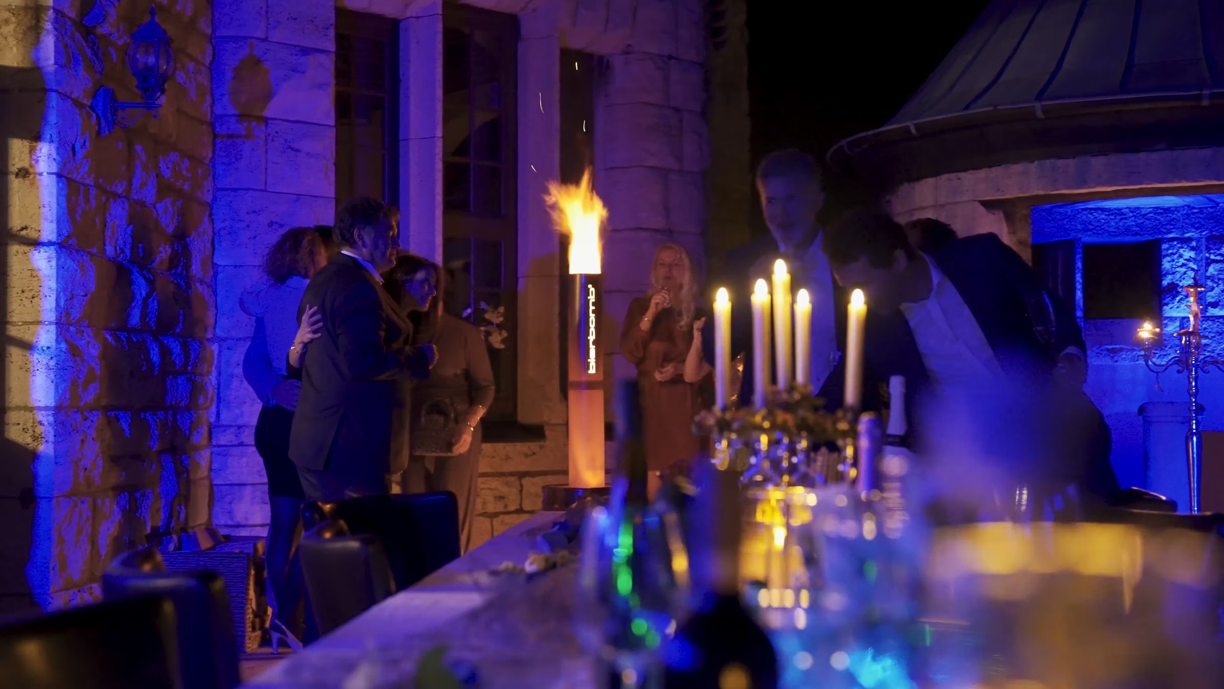 Laden Sie das Video: 